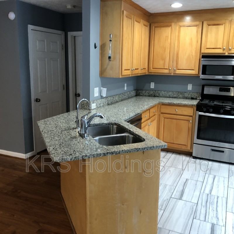 802 Downing St - Photo 5 of 50