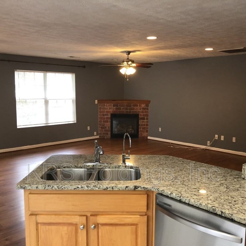802 Downing St - Photo 6 of 50