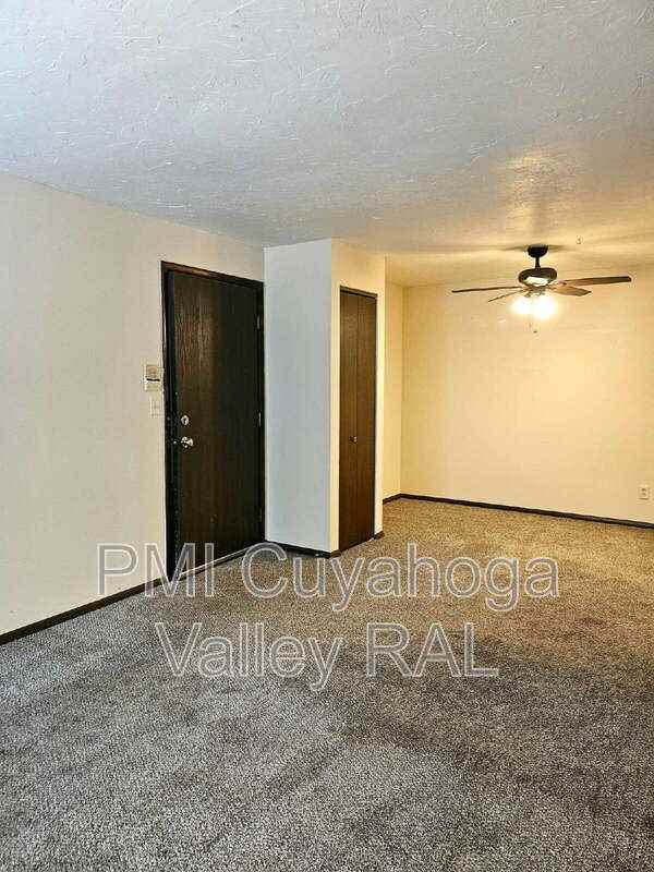 1500 W Market St #05 - Photo 5 of 21