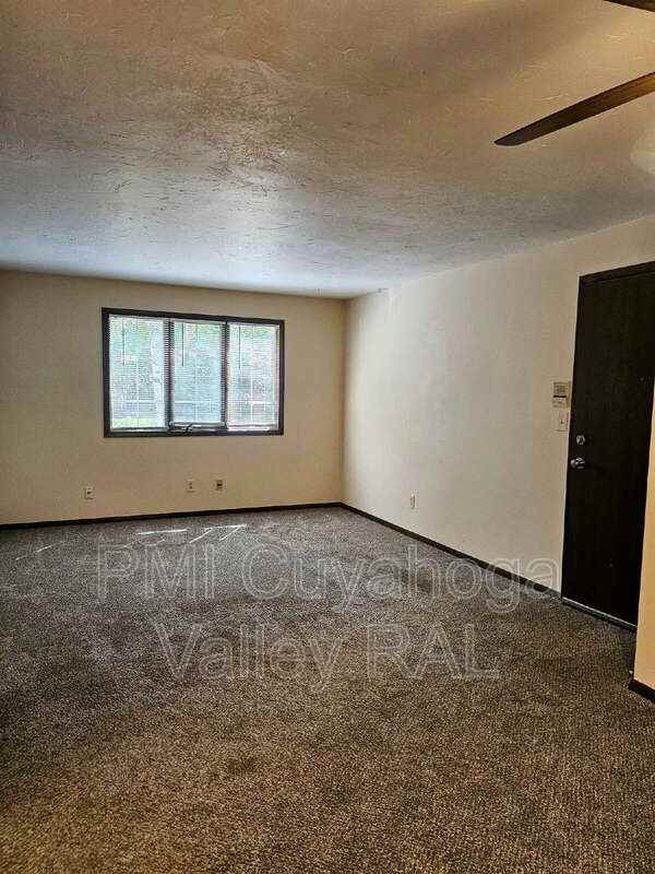 1500 W Market St #05 - Photo 6 of 21