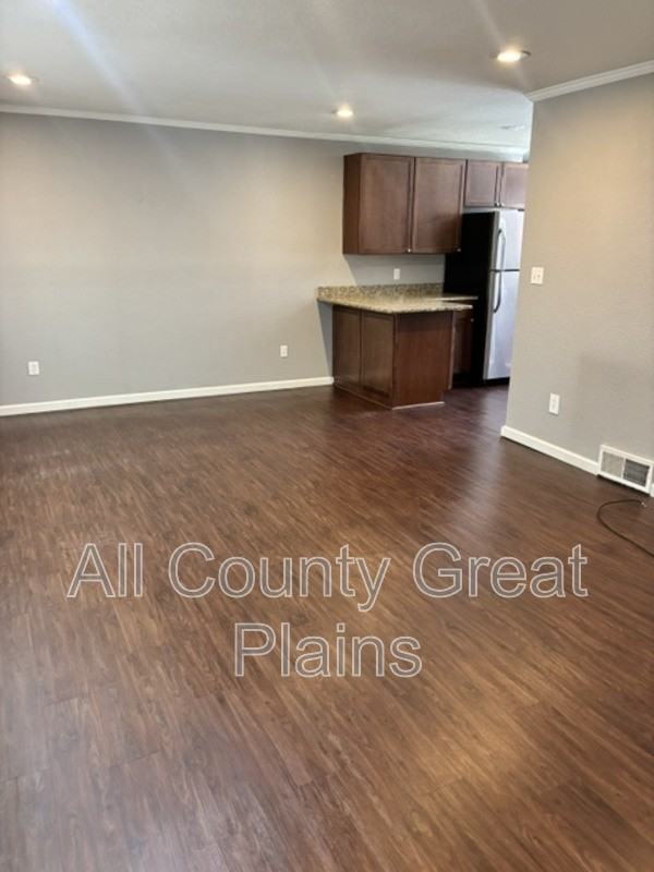 2121 W 79th St - Photo 2 of 9