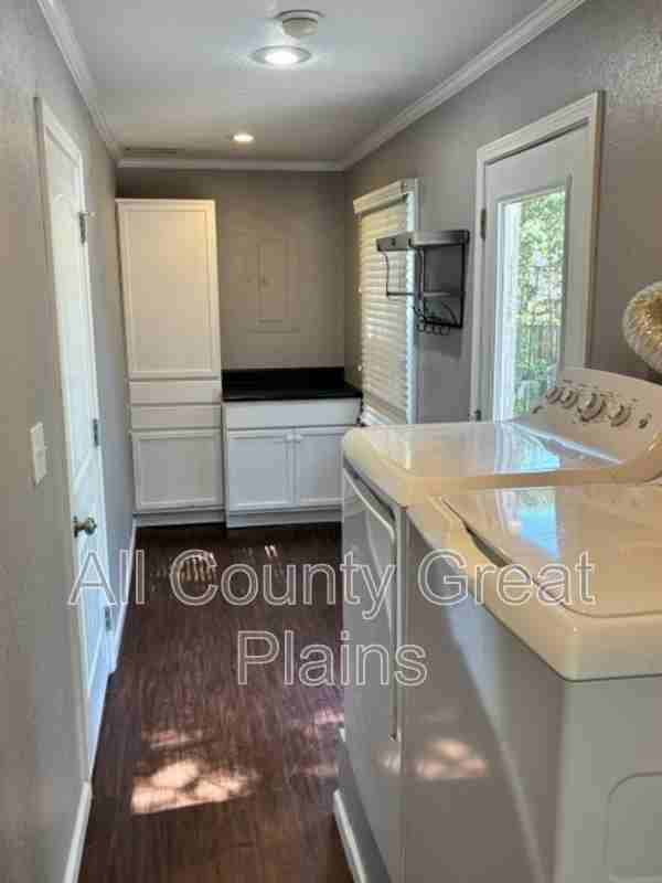 2121 W 79th St - Photo 5 of 9