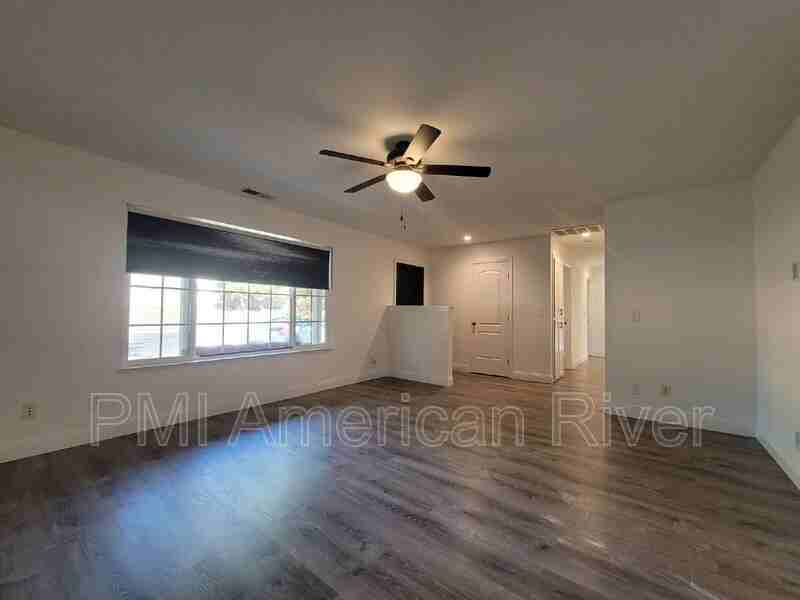 2815 Santa Buena Way - Photo 3 of 18