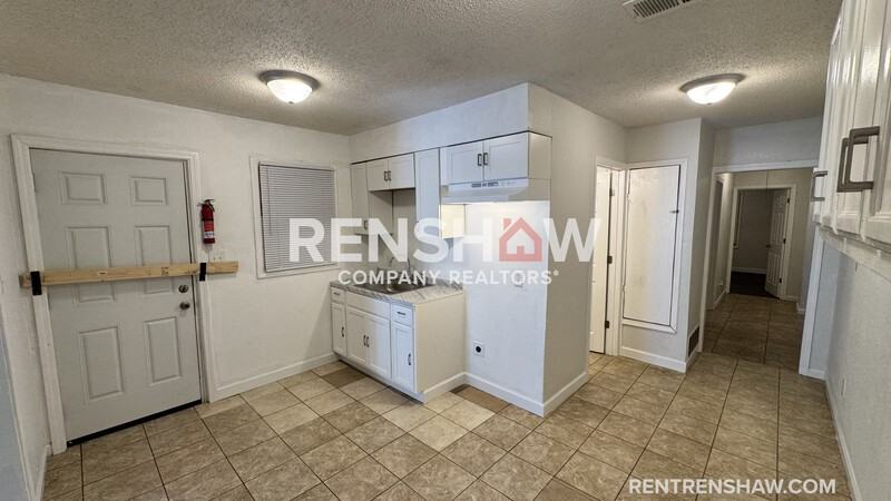 2775 Waverly Ave - Photo 3 of 10