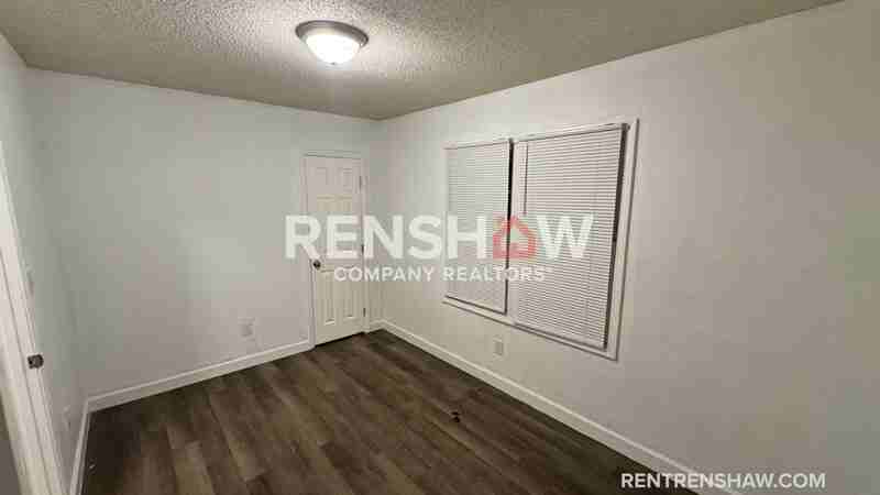 2775 Waverly Ave - Photo 7 of 10
