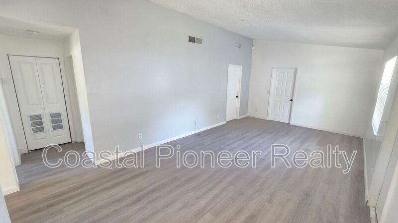 3144 Huron Ave #A - Photo 4 of 23