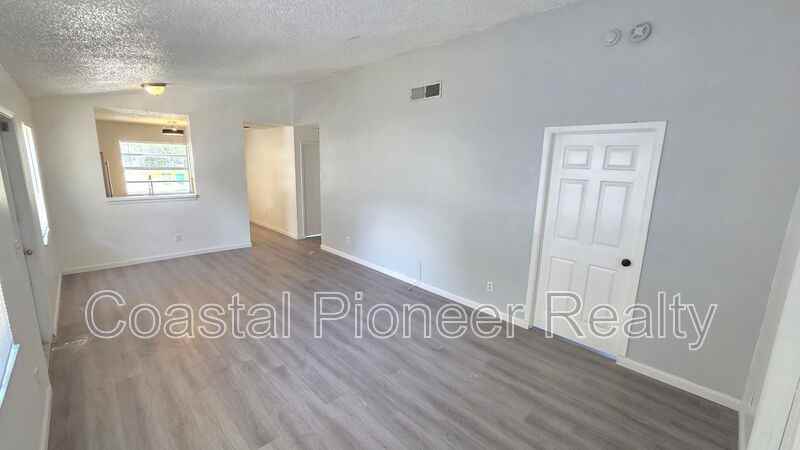 3144 Huron Ave #A - Photo 5 of 23