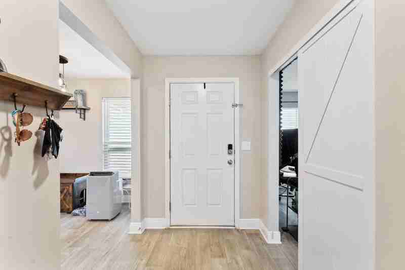 7131 Penn Way - Photo 3 of 30