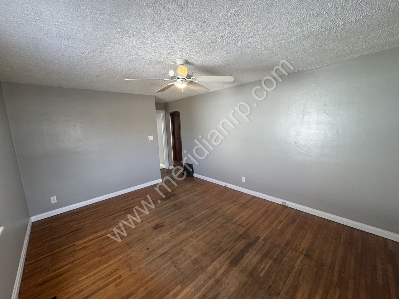 2401 Redwood Ave #1 - Photo 2 of 12