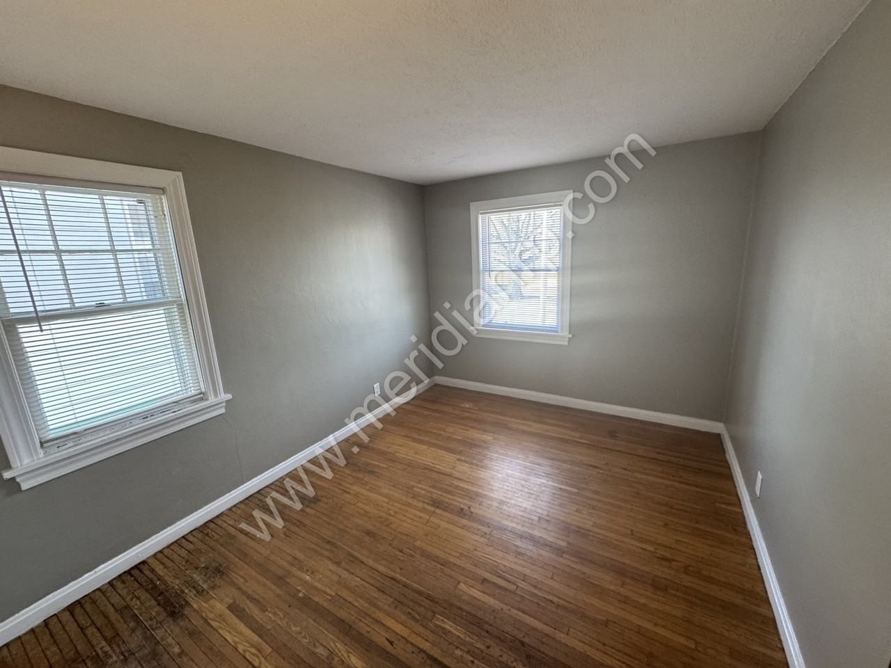 2401 Redwood Ave #1 - Photo 4 of 12