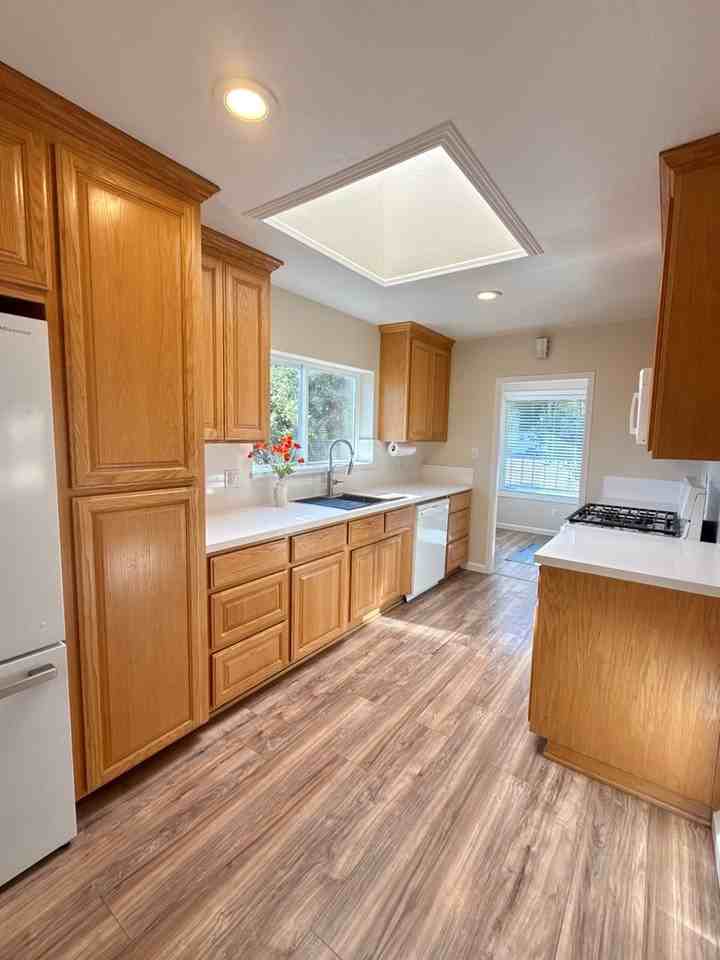 1630 Hillcrest Rd - Photo 2 of 17