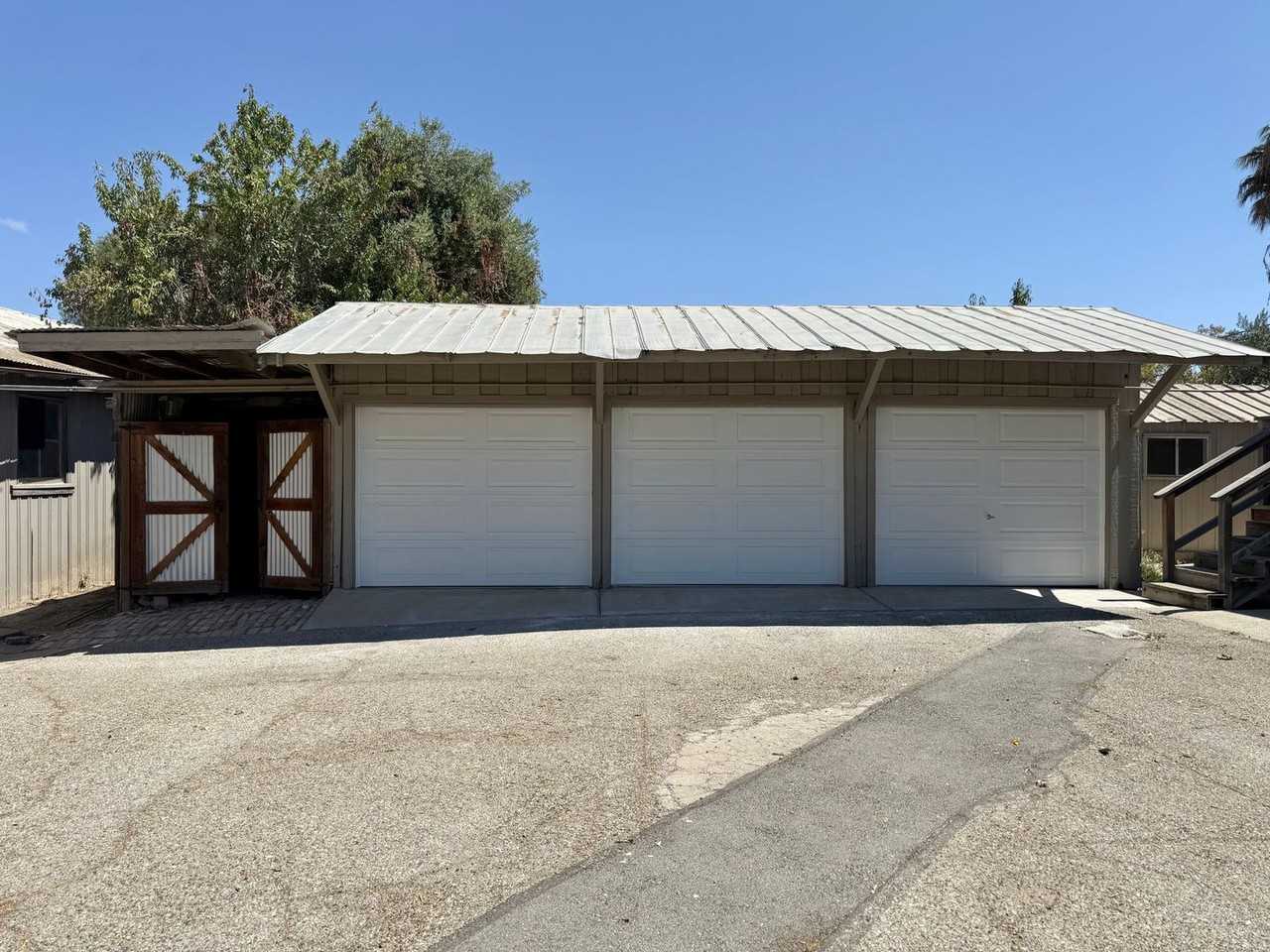 1630 Hillcrest Rd - Photo 5 of 17