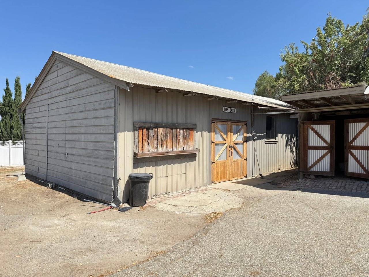 1630 Hillcrest Rd - Photo 6 of 17