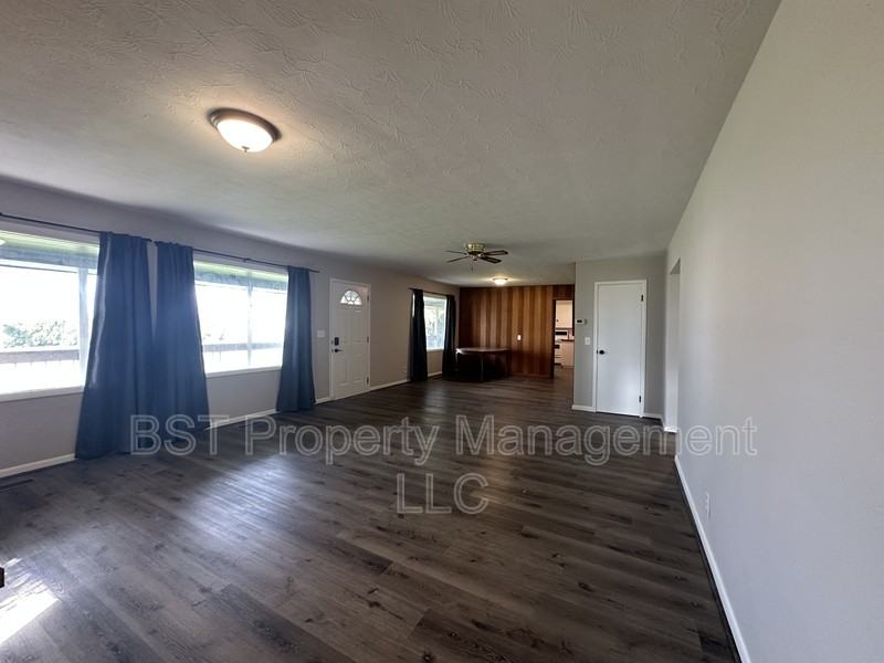 8060 State St - Photo 5 of 21