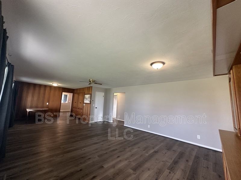 8060 State St - Photo 6 of 21