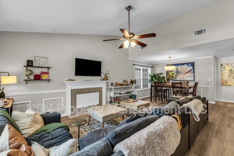 7317 Leghorn St - Photo 6 of 40