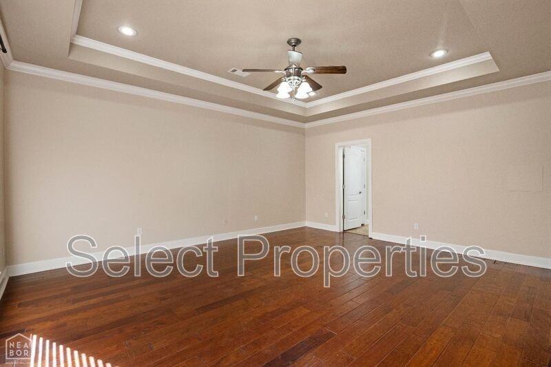 4801 Lochmoor Cir - Photo 5 of 15