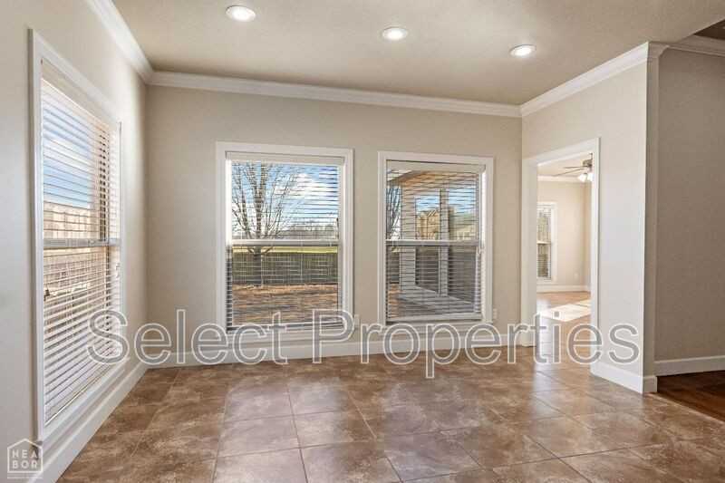 4801 Lochmoor Cir - Photo 6 of 15