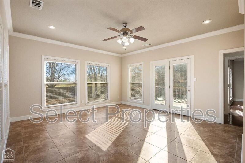 4801 Lochmoor Cir - Photo 7 of 15
