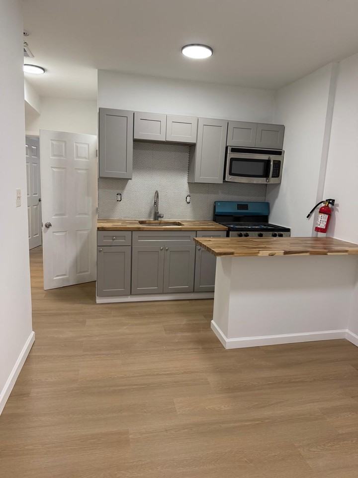 603 N Front St #B - Photo 2 of 10