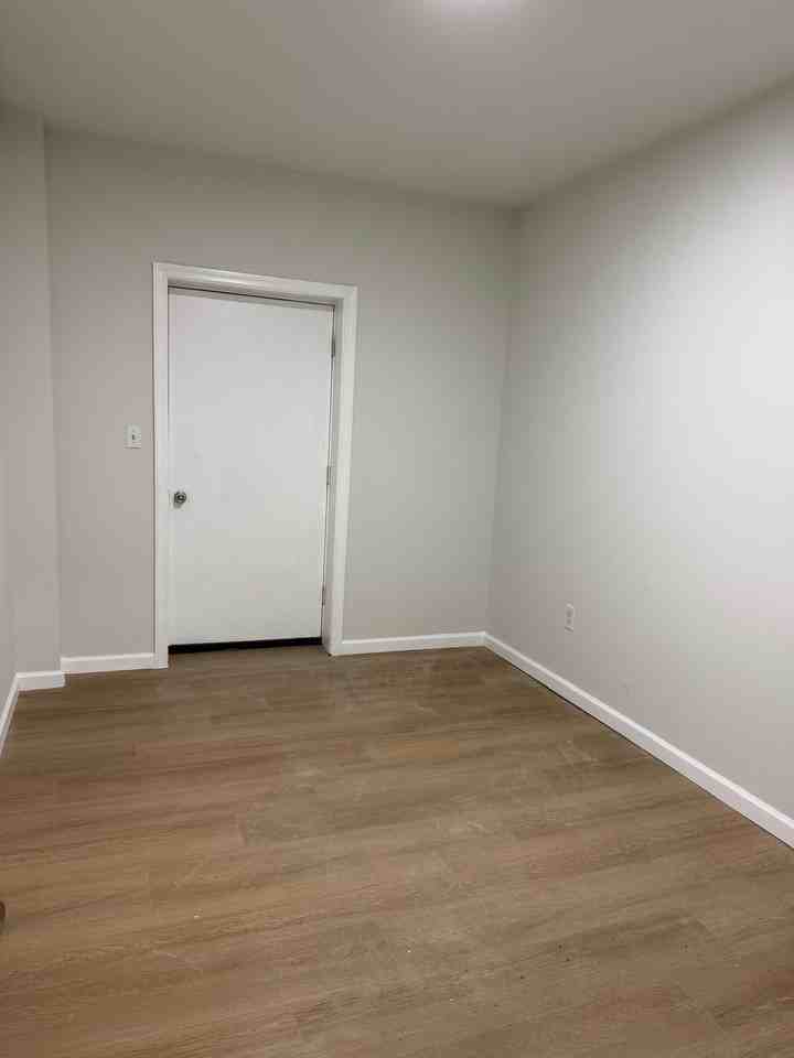 603 N Front St #B - Photo 4 of 10