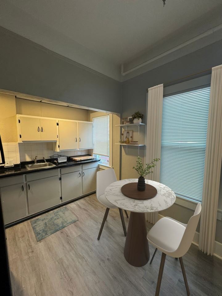 715 N Nevada - Photo 3 of 6
