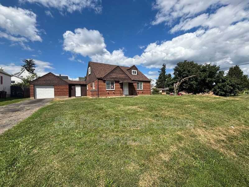 165 Basswood Ave - Photo 3 of 22