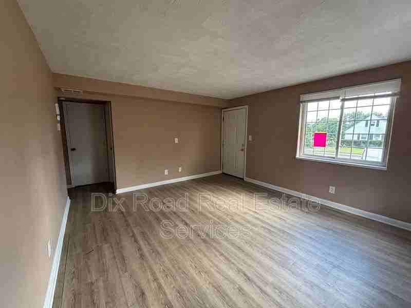165 Basswood Ave - Photo 6 of 22