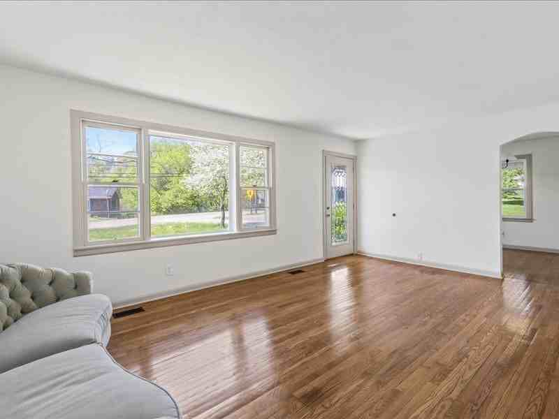 4120 Foley Dr - Photo 2 of 10