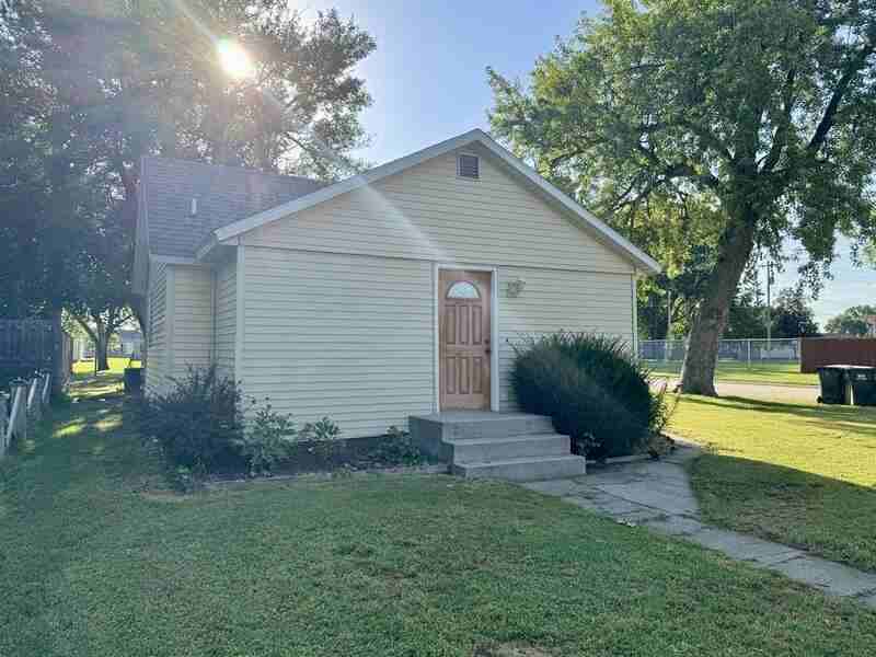 411 Nubia St - Photo 2 of 15
