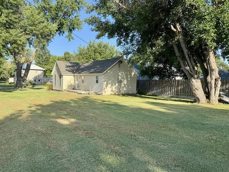 411 Nubia St - Photo 3 of 15