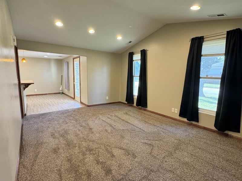 411 Nubia St - Photo 6 of 15