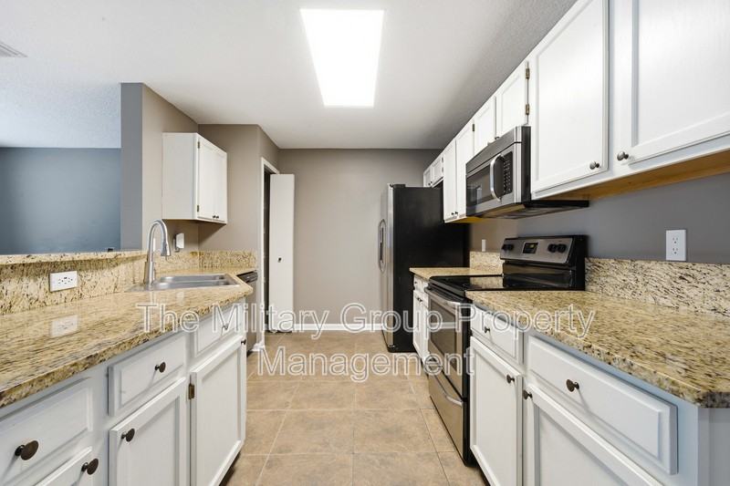 3075 Falconer Dr - Photo 4 of 27