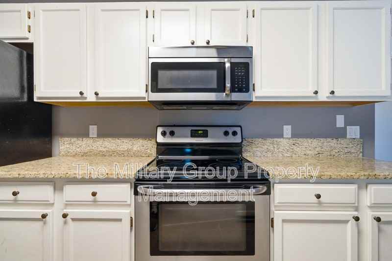 3075 Falconer Dr - Photo 5 of 27