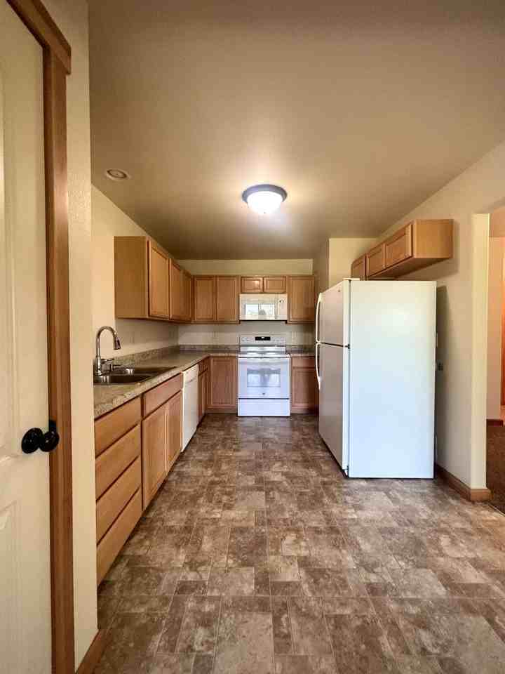 314 5th Ave W - Photo 4 of 10