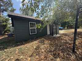 featured image of 211 W 16th St