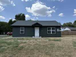 featured image of 500 W 8th St