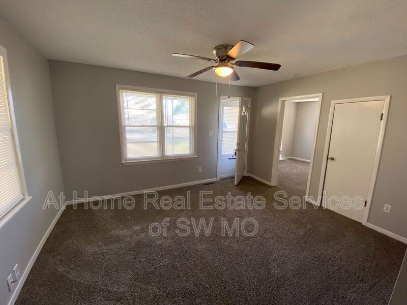2136 W Phelps St - Photo 2 of 11