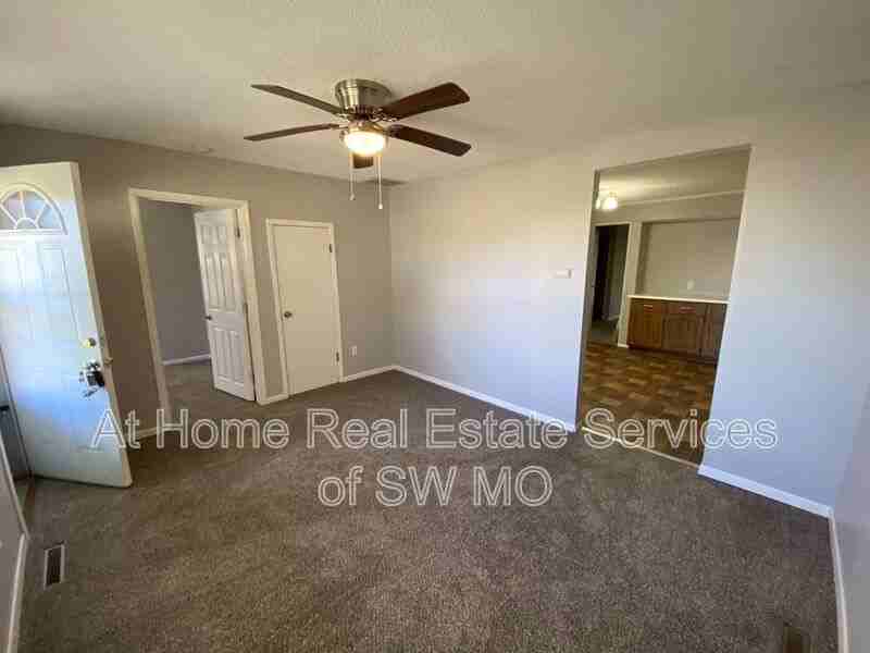 2136 W Phelps St - Photo 3 of 11
