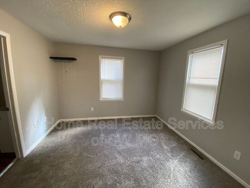 2136 W Phelps St - Photo 6 of 11