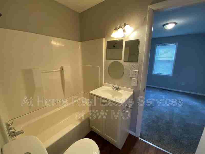 2136 W Phelps St - Photo 7 of 11