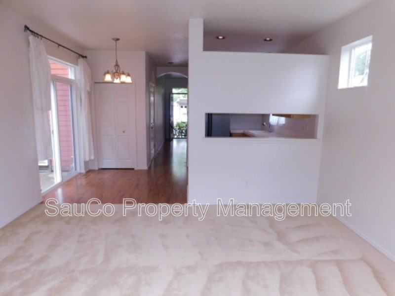 902 Se Portlandia Ave - Photo 5 of 17