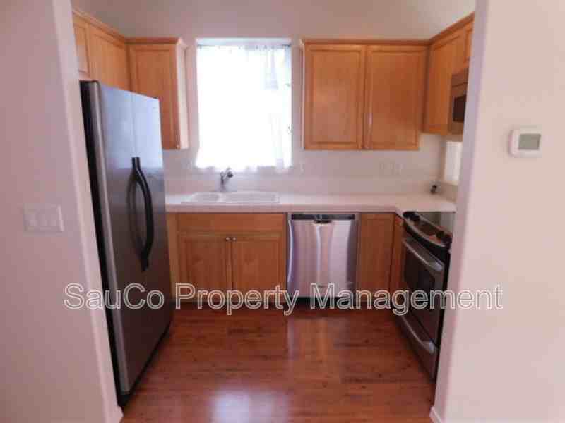 902 Se Portlandia Ave - Photo 6 of 17