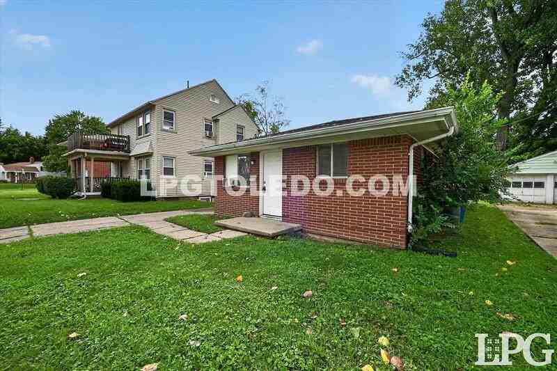 1913 Kensington Rd - Photo 3 of 18