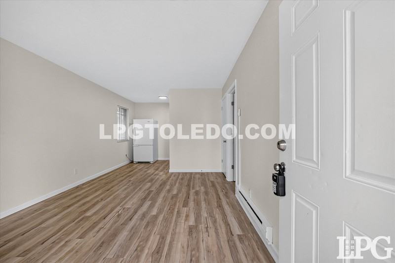 1913 Kensington Rd - Photo 5 of 18