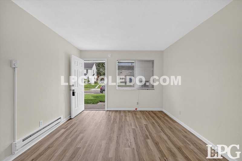 1913 Kensington Rd - Photo 6 of 18