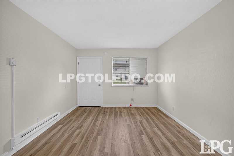 1913 Kensington Rd - Photo 7 of 18