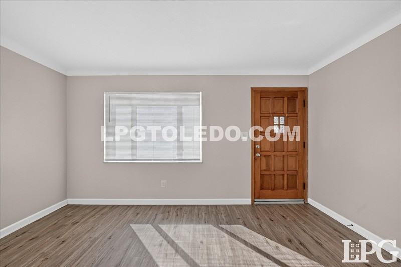 1357 Corry Ave - Photo 5 of 35