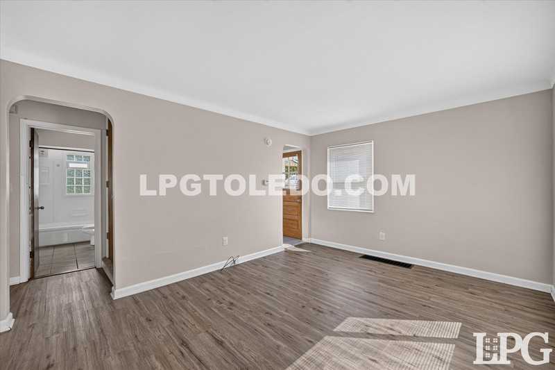 1357 Corry Ave - Photo 6 of 35