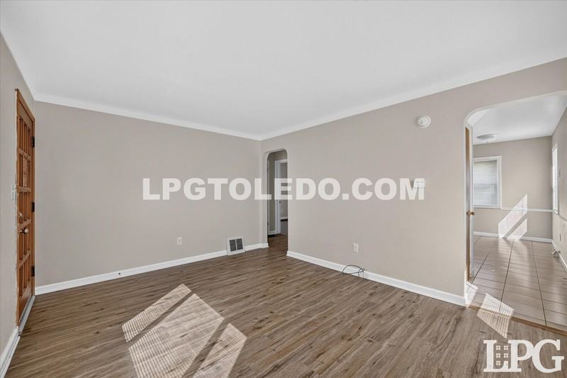 1357 Corry Ave - Photo 7 of 35